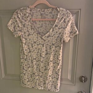 Nollie Cream and Gray Floral Short Sleeve Tee
